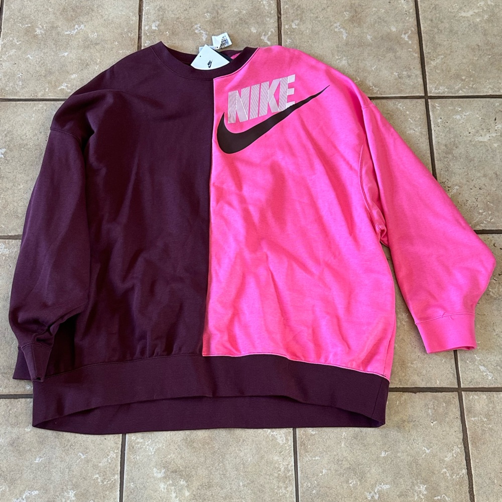 Oversized Nike Crewneck!